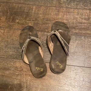 Keds camo flip flops